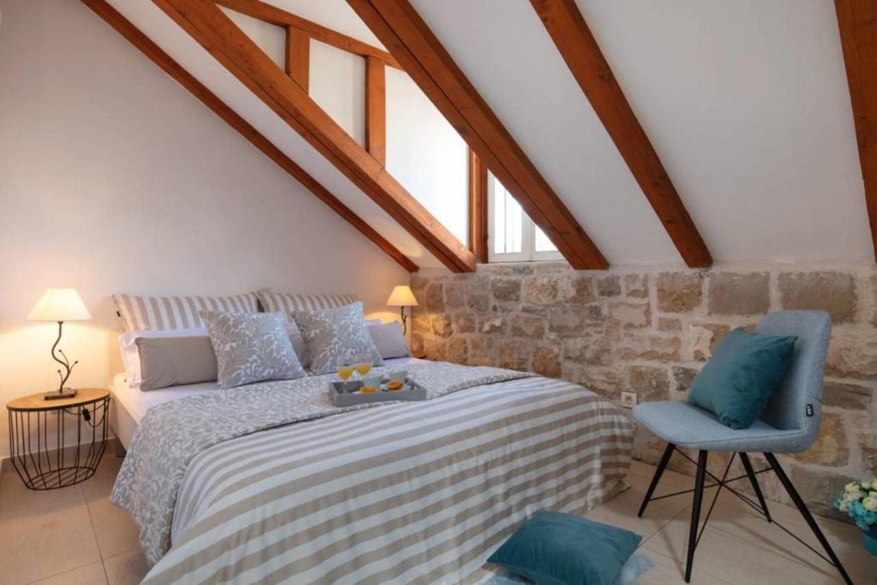 Vauquer Apartment Split